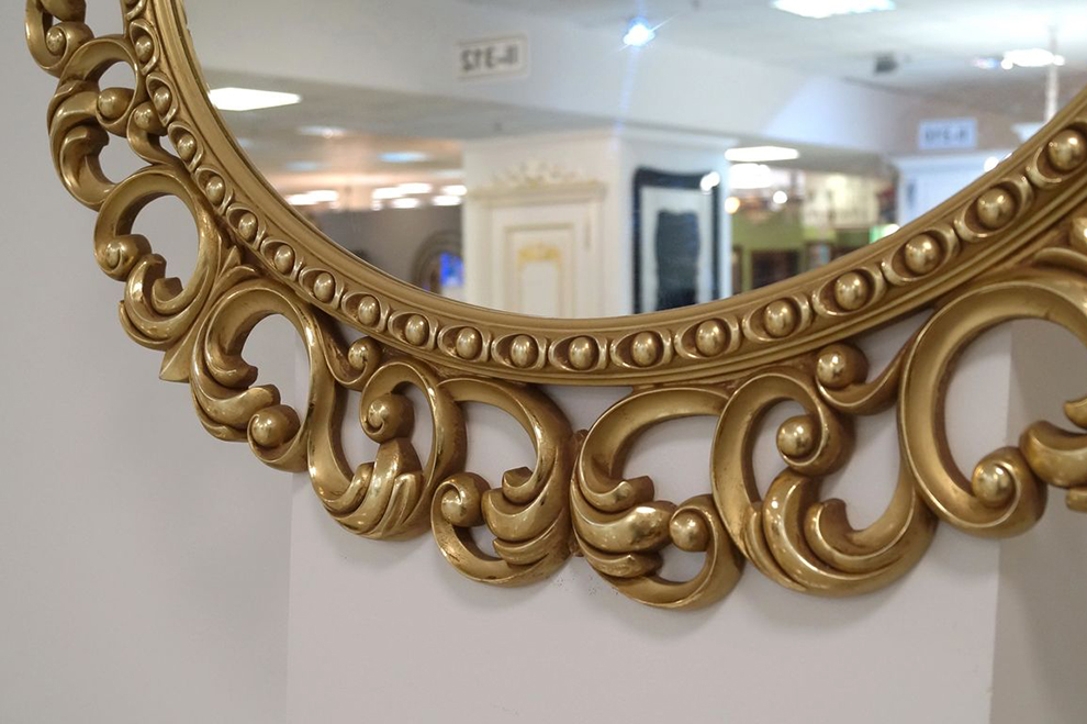 зеркало с лепниной из гипса